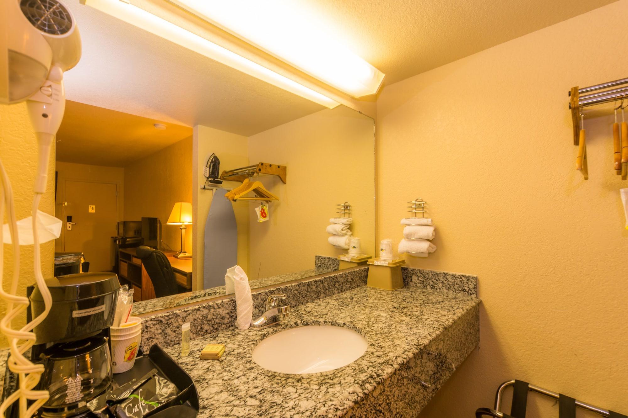 Super 8 By Wyndham Airport Fairgrounds West Motel Oklahoma City