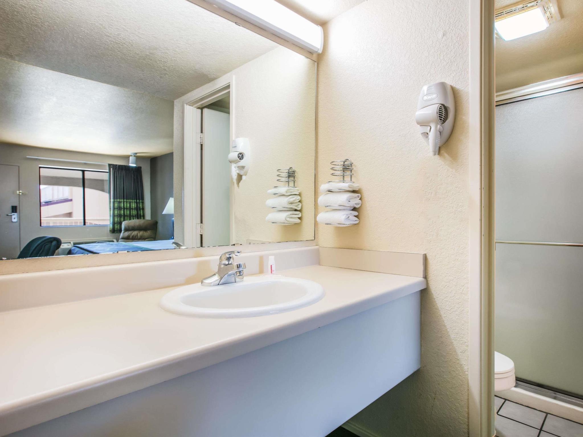Super 8 By Wyndham Airport Fairgrounds West Motel Oklahoma City