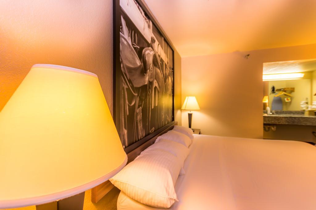 Super 8 By Wyndham Airport Fairgrounds West Motel 2*