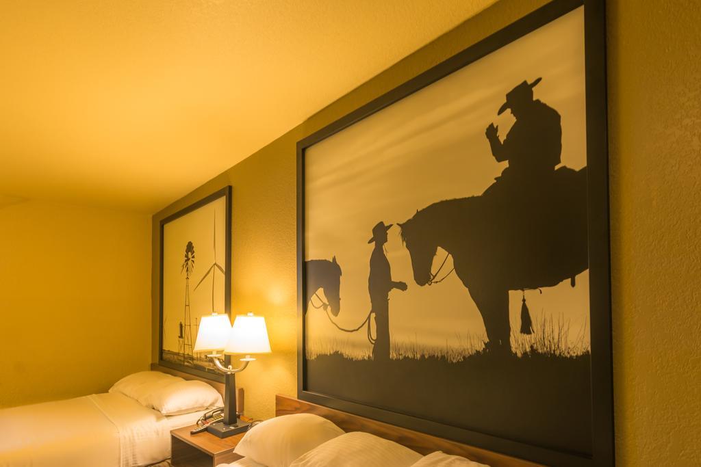 Super 8 By Wyndham Airport Fairgrounds West 2*