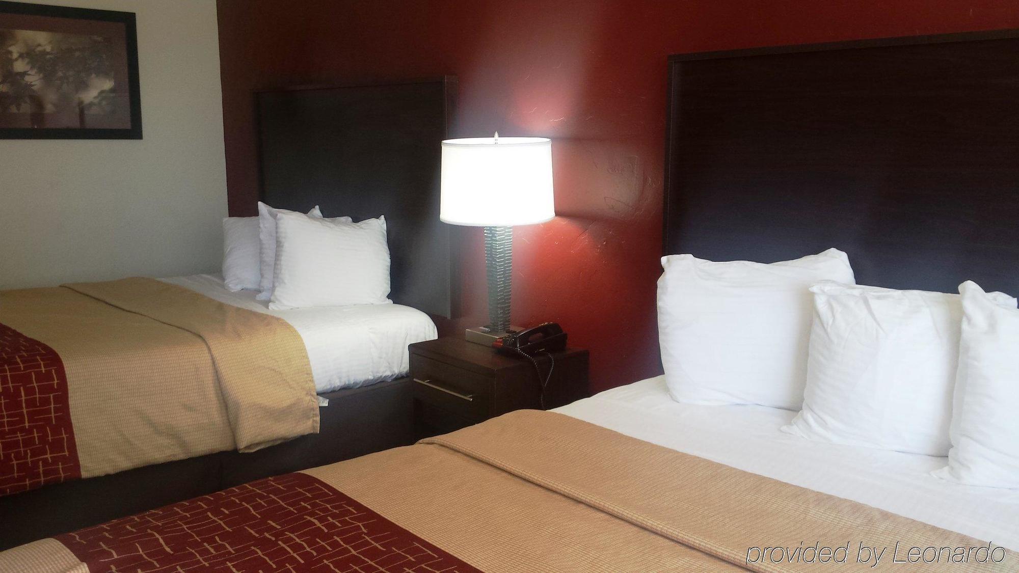 Motel Super 8 By Wyndham Airport Fairgrounds West 2*