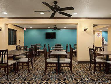 Super 8 By Wyndham Airport Fairgrounds West