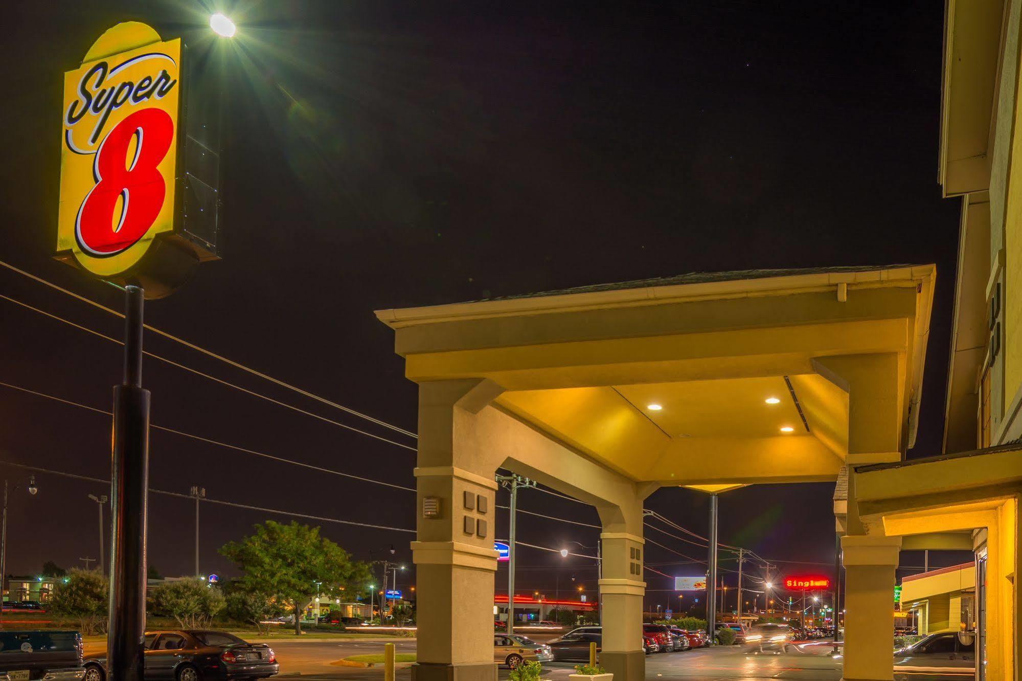 Super 8 By Wyndham Airport Fairgrounds West Motel Oklahoma City